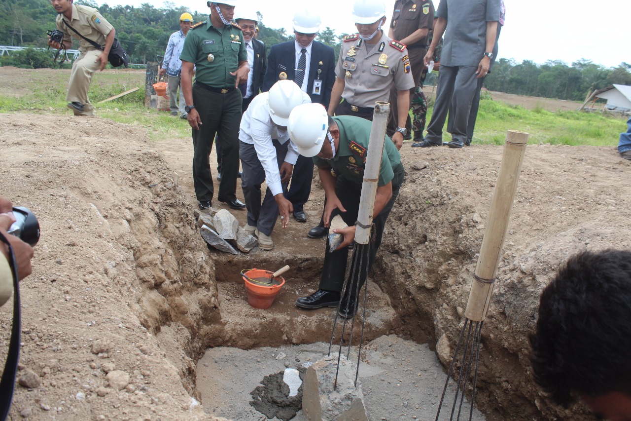 Peletakan Batu Pertama Pabrik Plastik Oleh Danrem